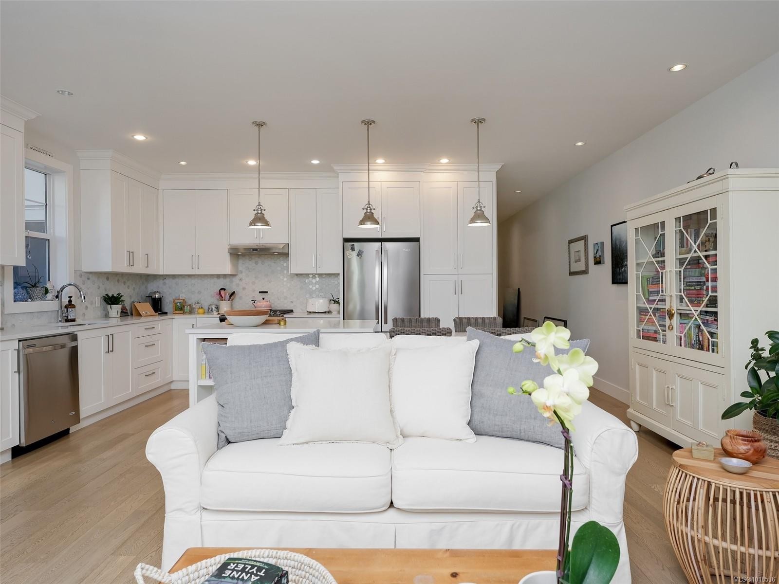 1-1016 Southgate St, Victoria, BC - Indoor