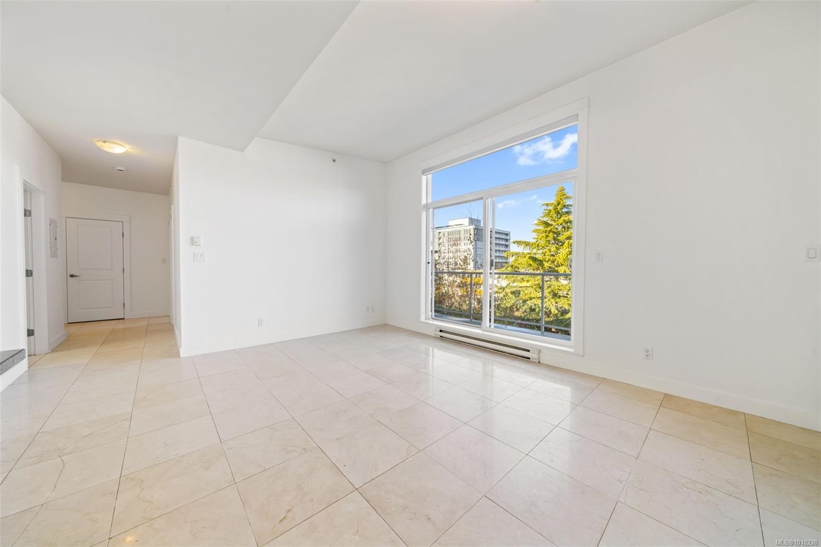 410-1315 Esquimalt Rd, Esquimalt, BC - Indoor Photo Showing Other Room