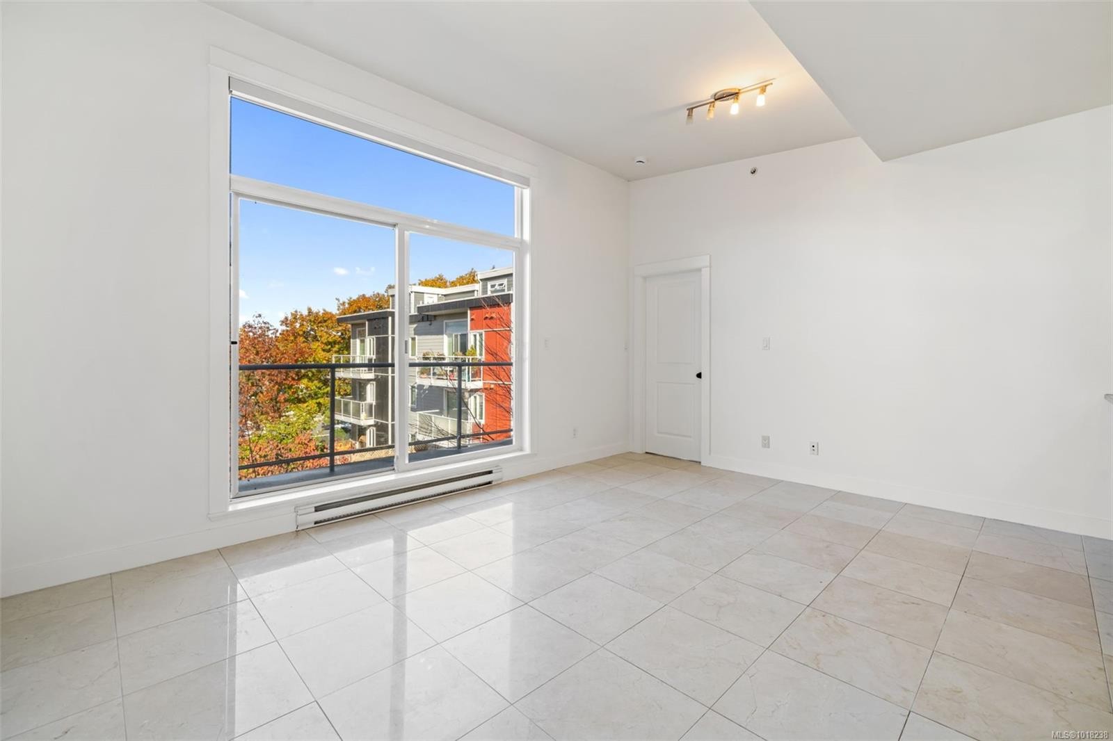 410-1315 Esquimalt Rd, Esquimalt, BC - Indoor Photo Showing Other Room