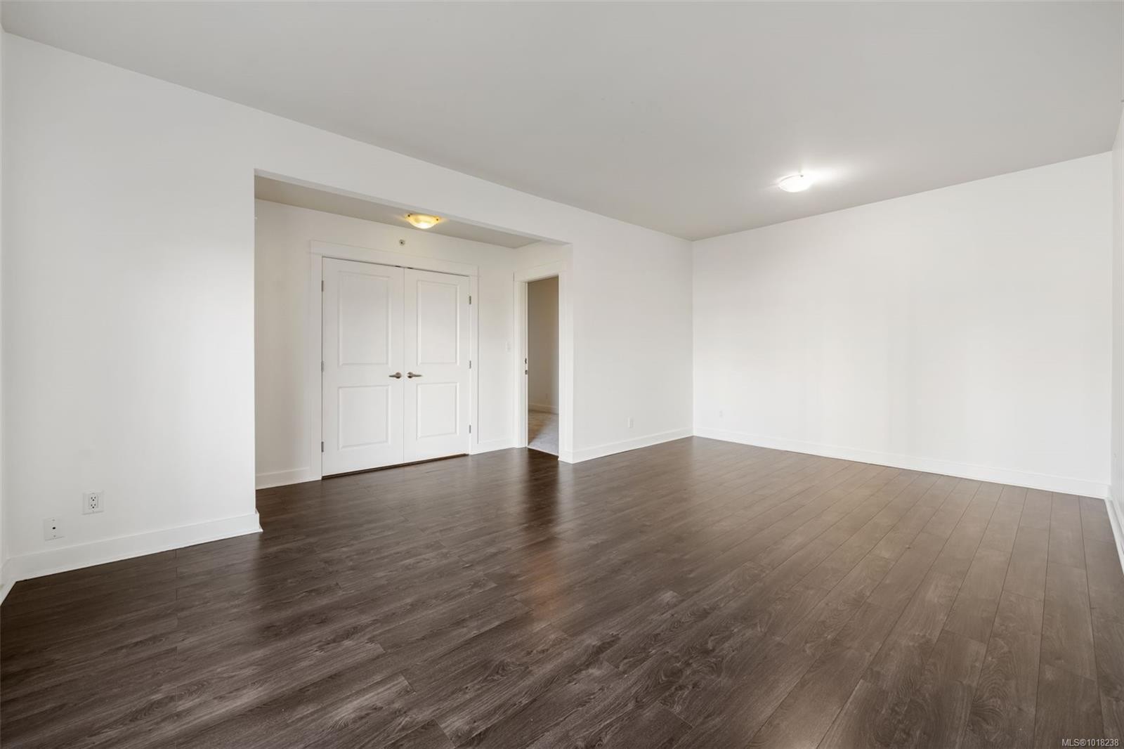 410-1315 Esquimalt Rd, Esquimalt, BC - Indoor Photo Showing Other Room