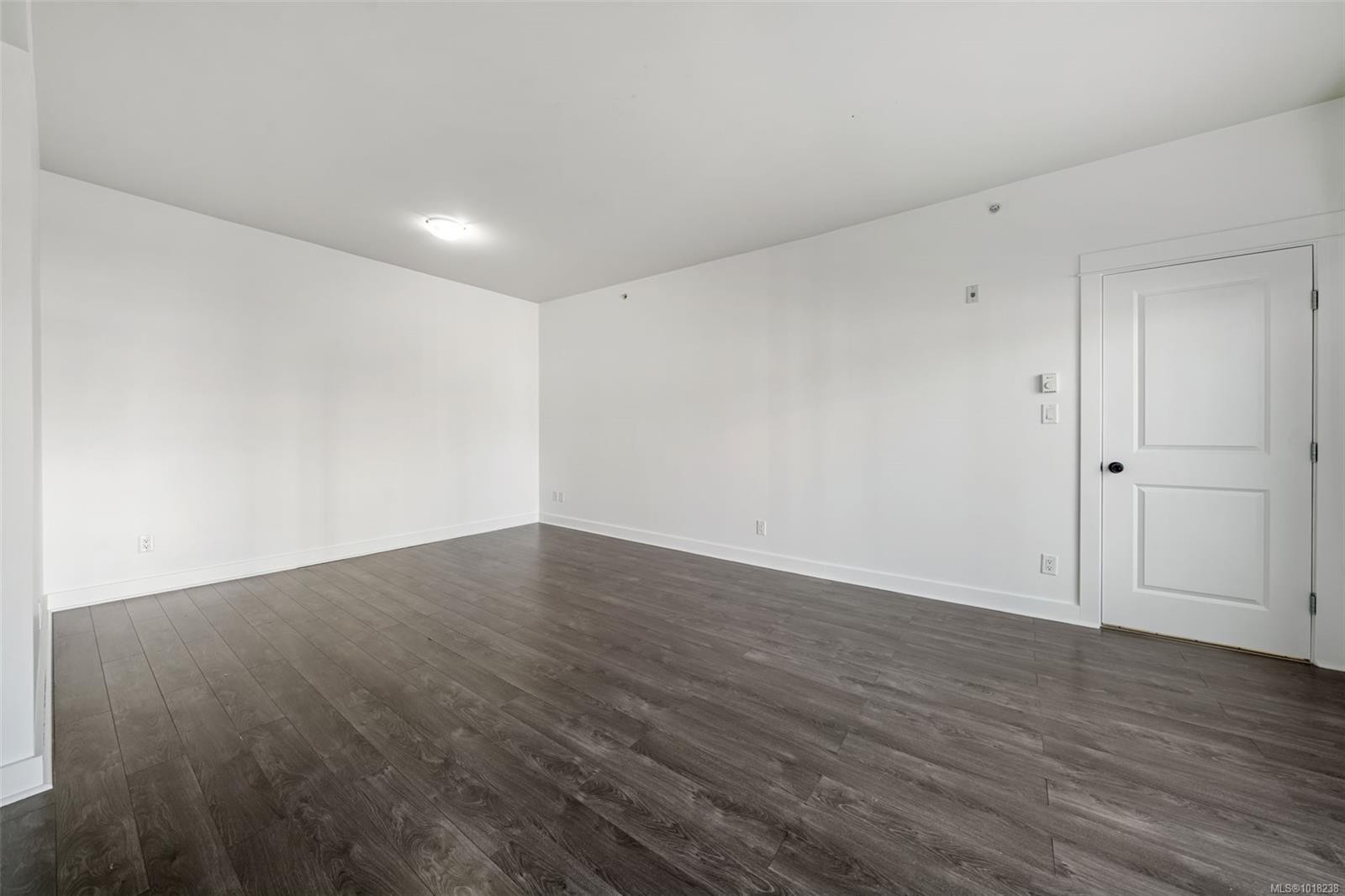 410-1315 Esquimalt Rd, Esquimalt, BC - Indoor Photo Showing Other Room