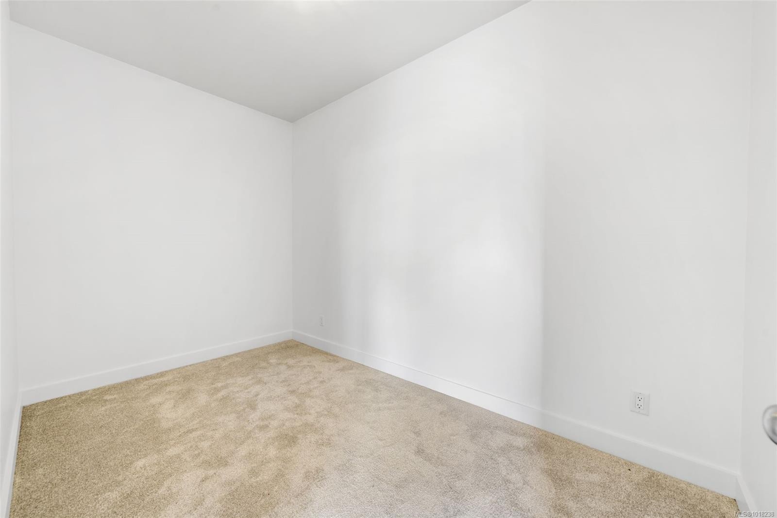 410-1315 Esquimalt Rd, Esquimalt, BC - Indoor Photo Showing Other Room