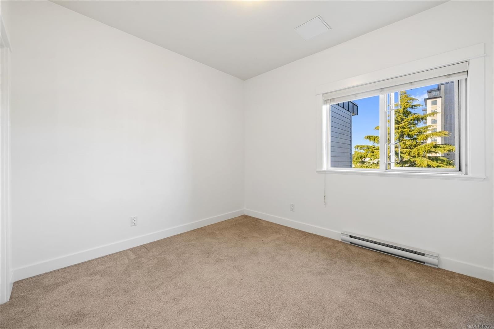 410-1315 Esquimalt Rd, Esquimalt, BC - Indoor Photo Showing Other Room