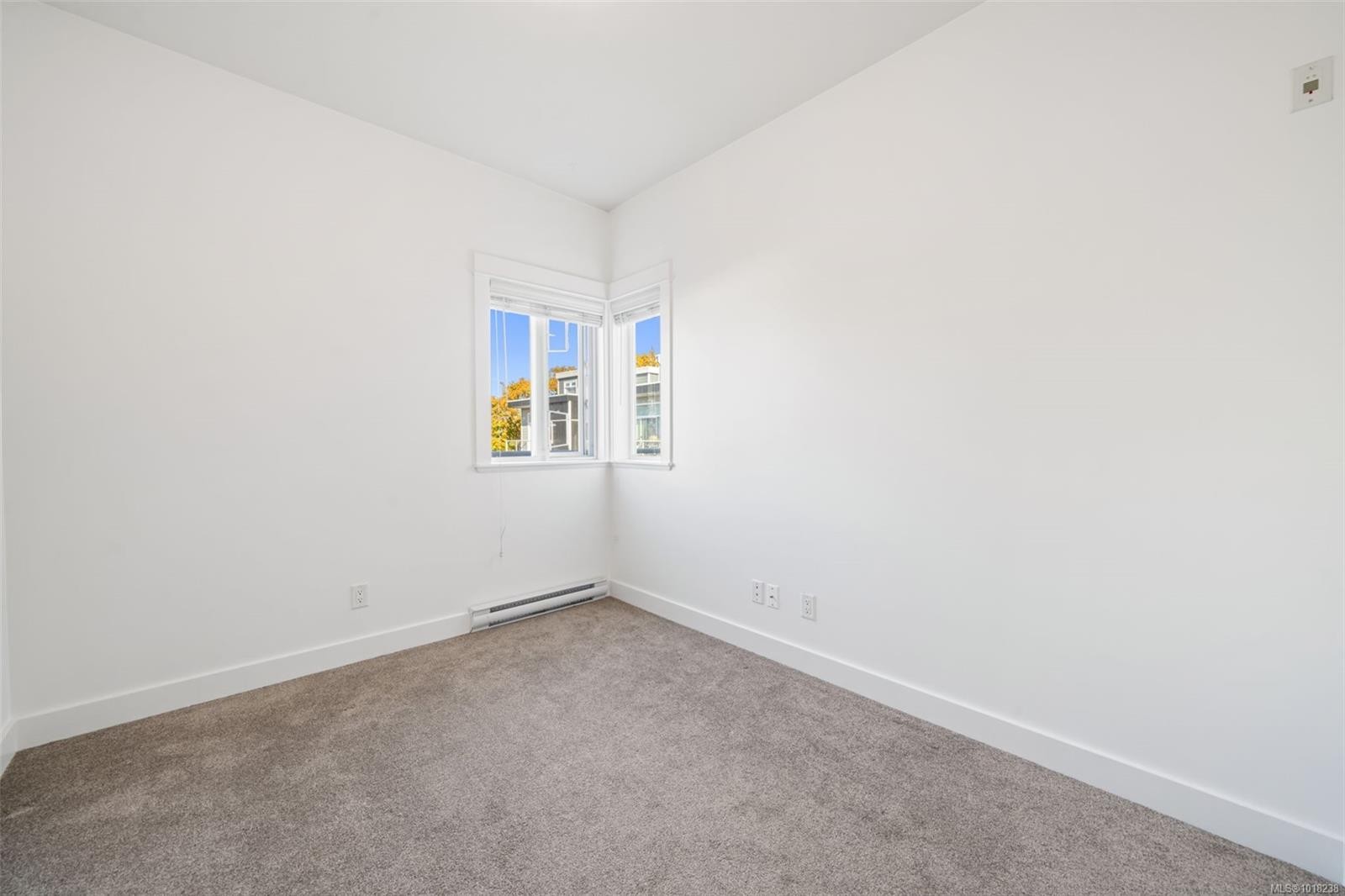 410-1315 Esquimalt Rd, Esquimalt, BC - Indoor Photo Showing Other Room