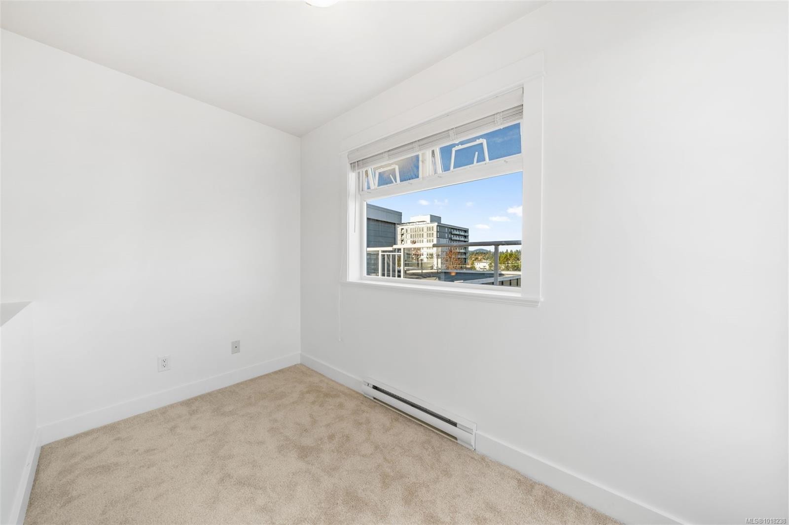 410-1315 Esquimalt Rd, Esquimalt, BC - Indoor Photo Showing Other Room