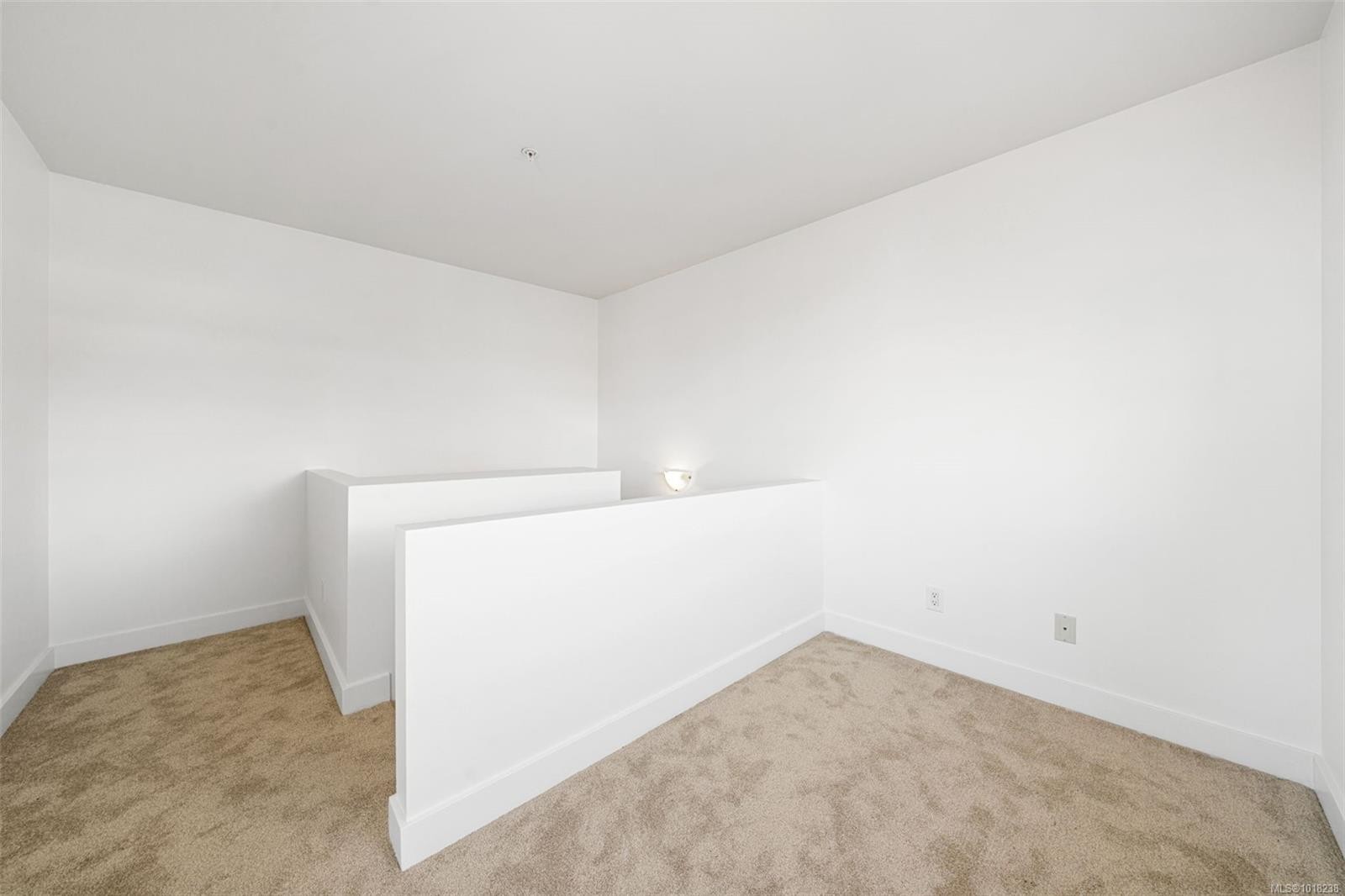 410-1315 Esquimalt Rd, Esquimalt, BC - Indoor Photo Showing Other Room