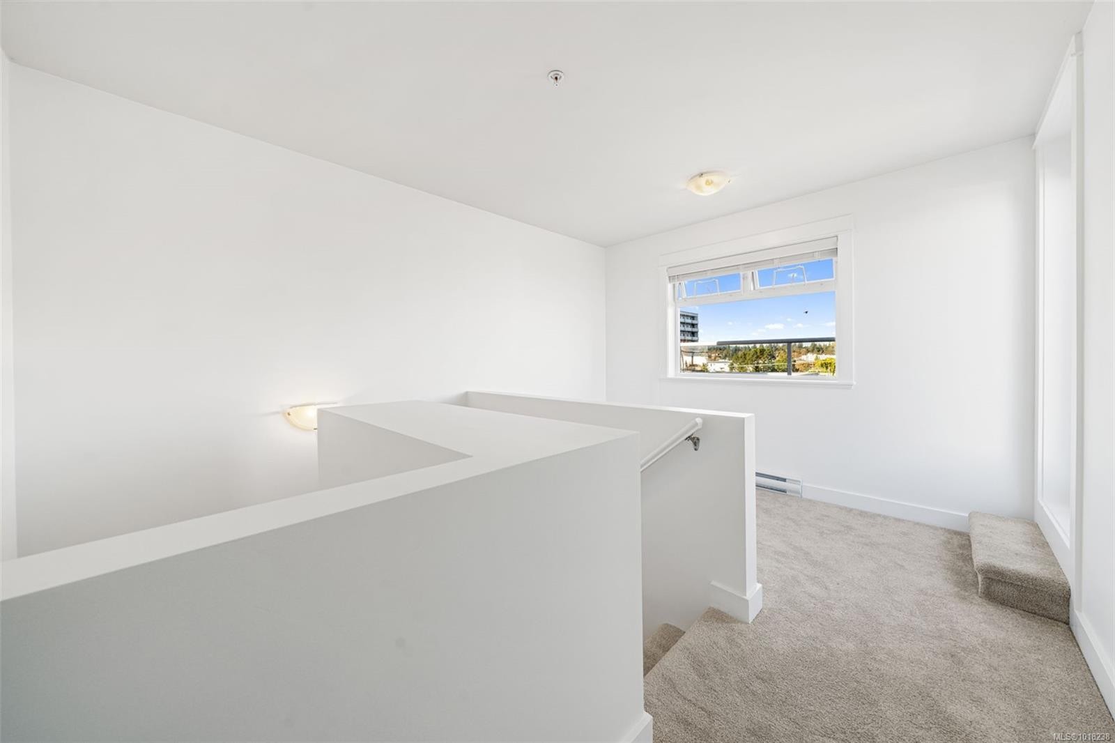 410-1315 Esquimalt Rd, Esquimalt, BC - Indoor Photo Showing Other Room