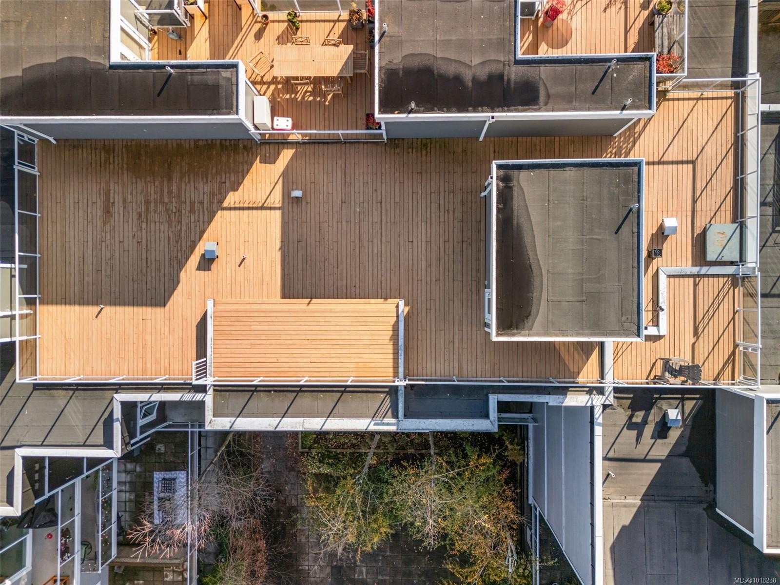 410-1315 Esquimalt Rd, Esquimalt, BC - Outdoor With Exterior