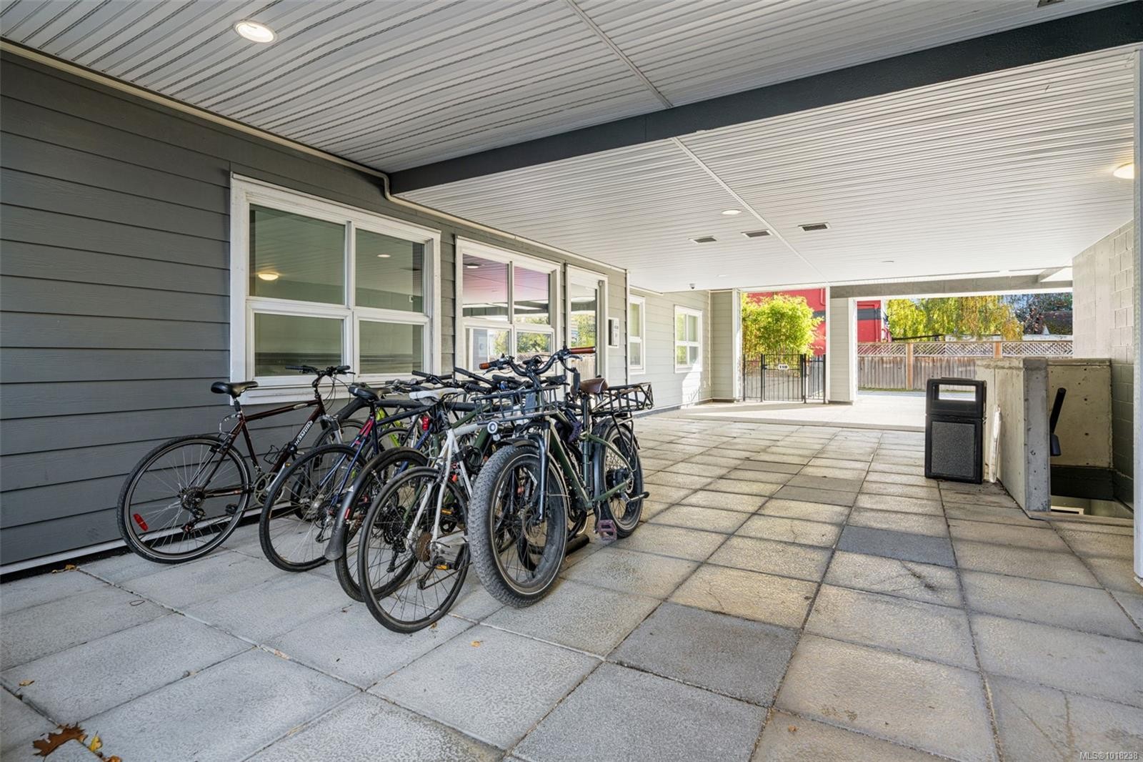 410-1315 Esquimalt Rd, Esquimalt, BC - Outdoor With Exterior