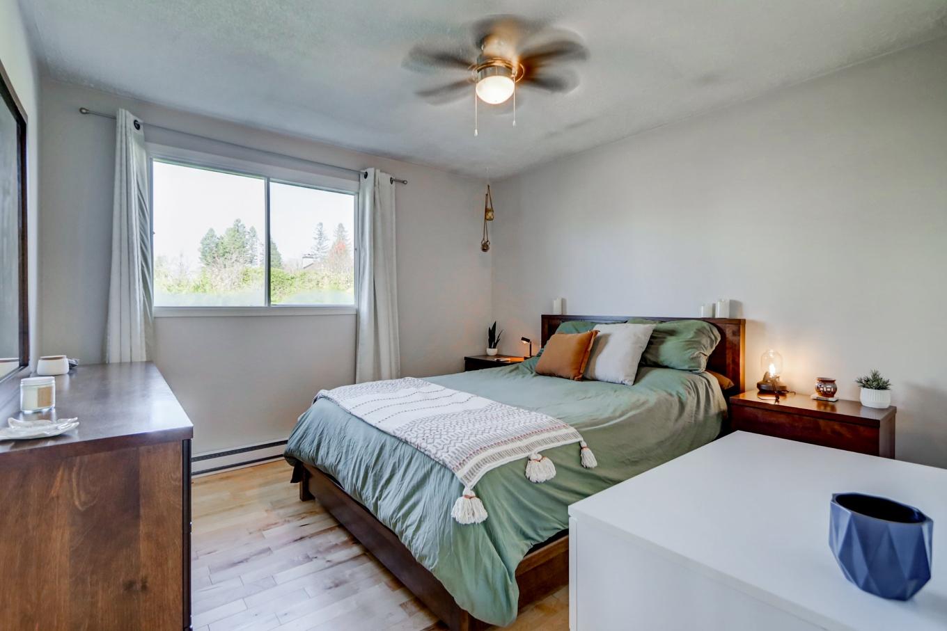 Primary bedroom - 116 Rue Thibodeau, Sainte-Agathe-Des-Monts, QC - Indoor Photo Showing Bedroom