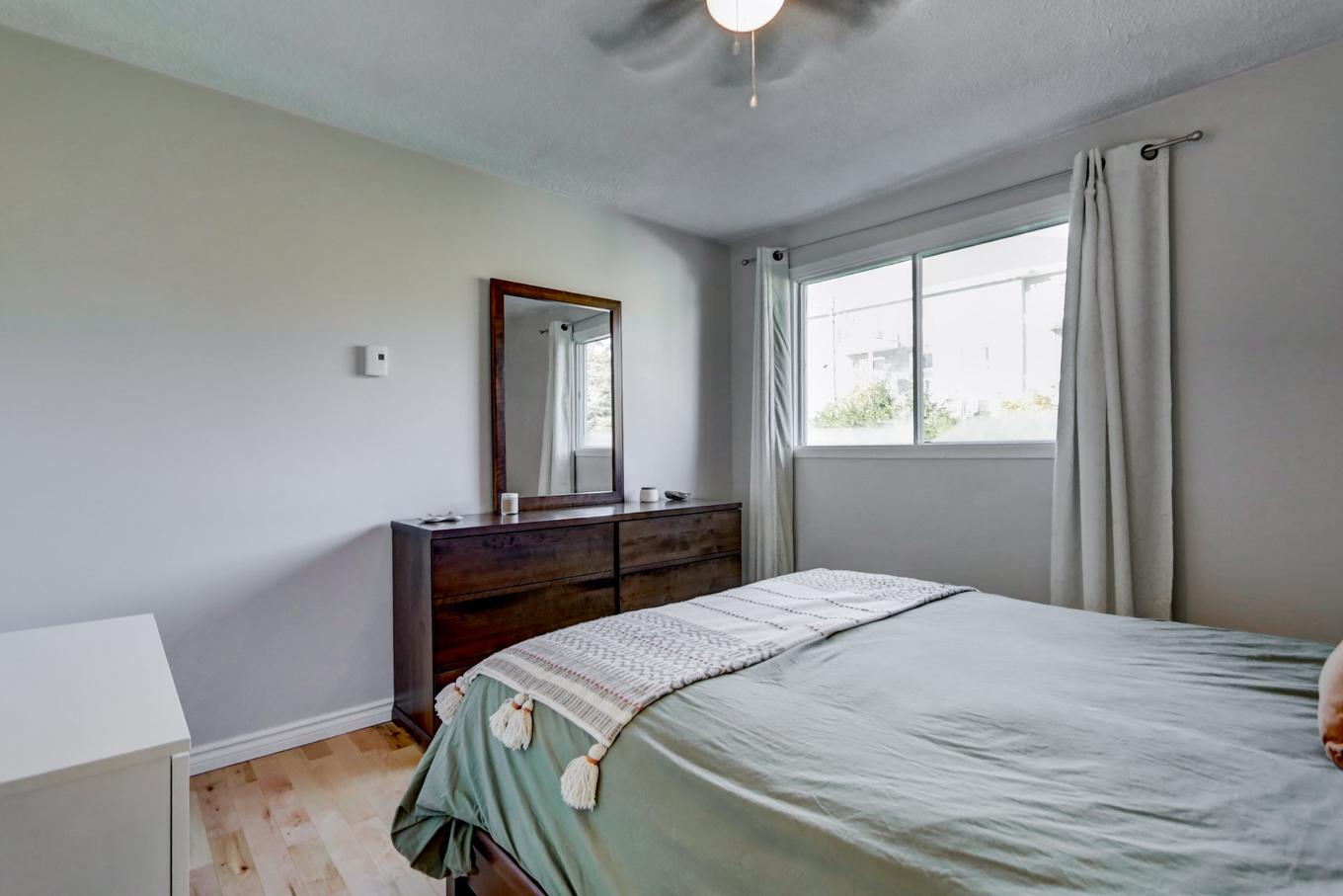 Primary bedroom - 116 Rue Thibodeau, Sainte-Agathe-Des-Monts, QC - Indoor Photo Showing Bedroom