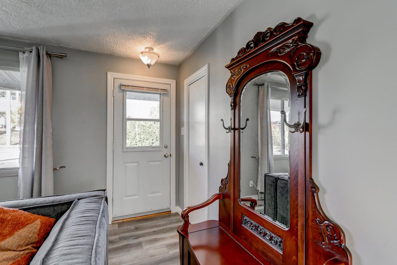 Hall - 116 Rue Thibodeau, Sainte-Agathe-Des-Monts, QC - Indoor