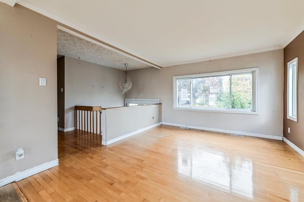 Living room - 201 Rue Geoffrion, Varennes, QC - Indoor Photo Showing Other Room