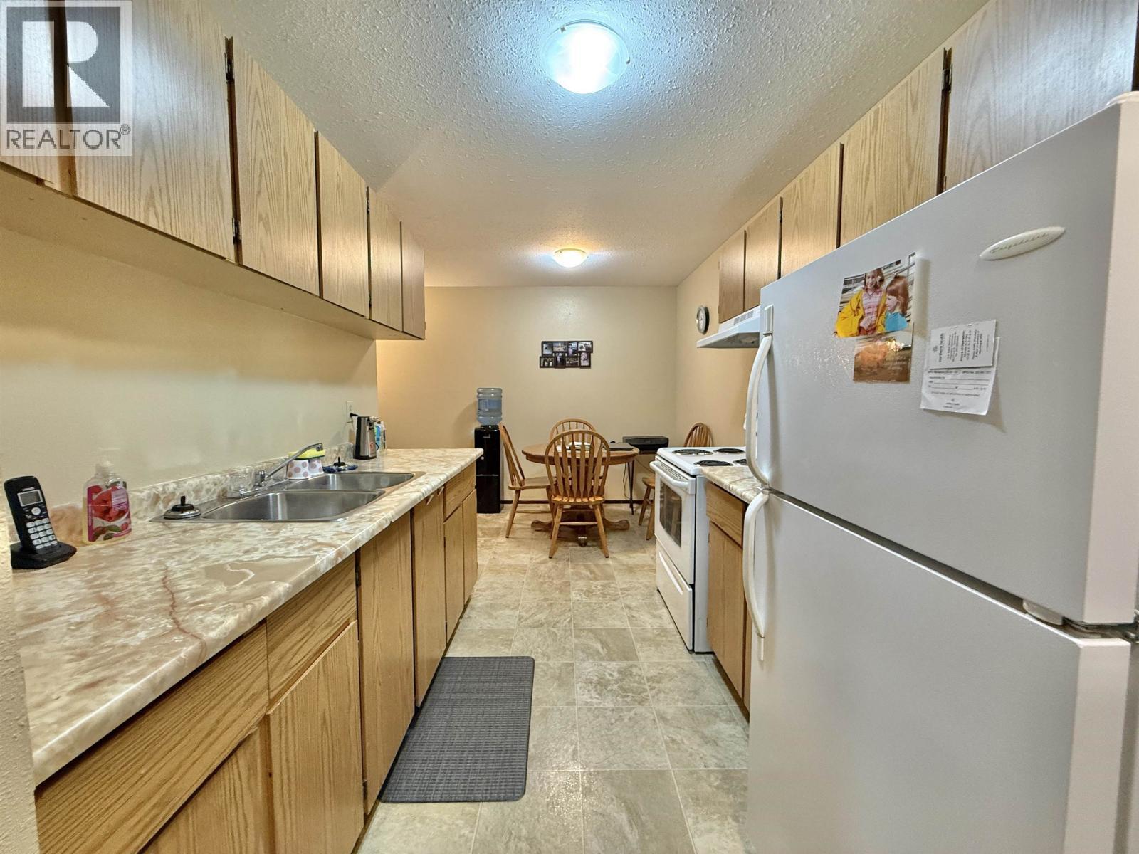 203 625 Reid Street, Quesnel, BC - Indoor Photo Showing Kitchen