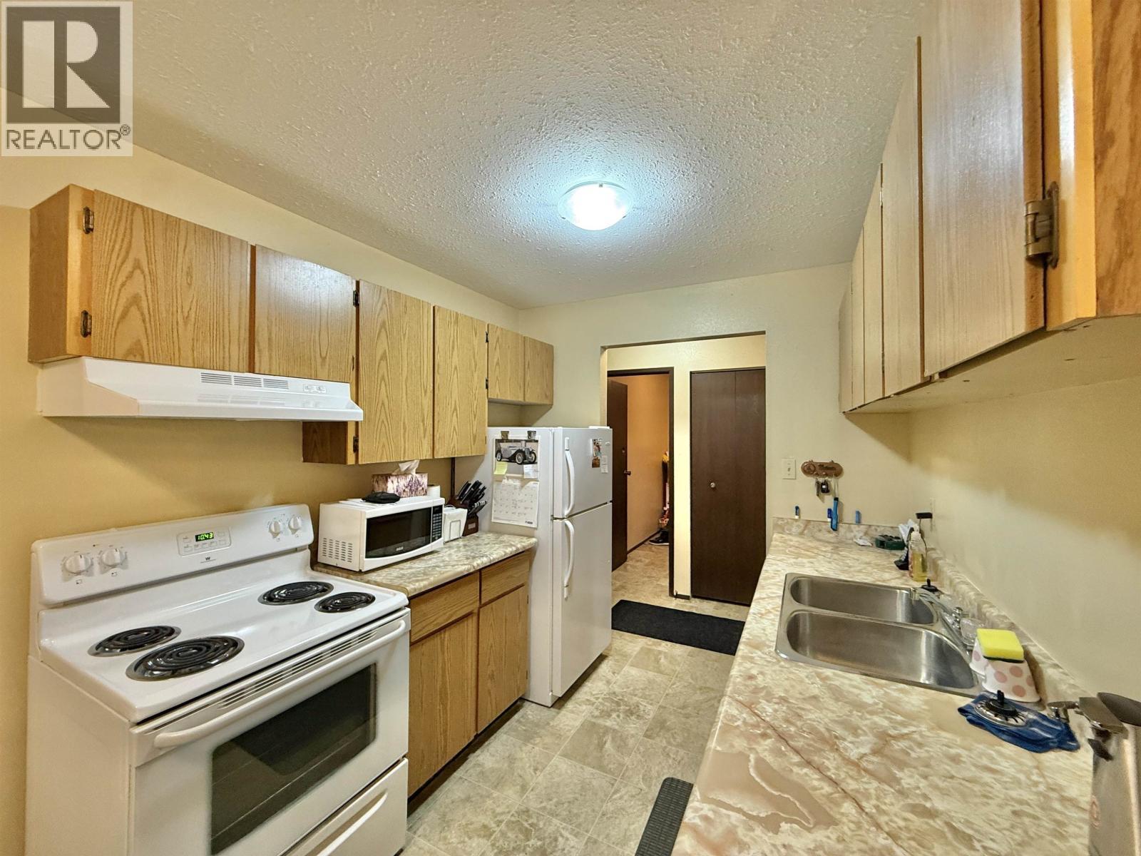 203 625 Reid Street, Quesnel, BC - Indoor Photo Showing Kitchen With Double Sink