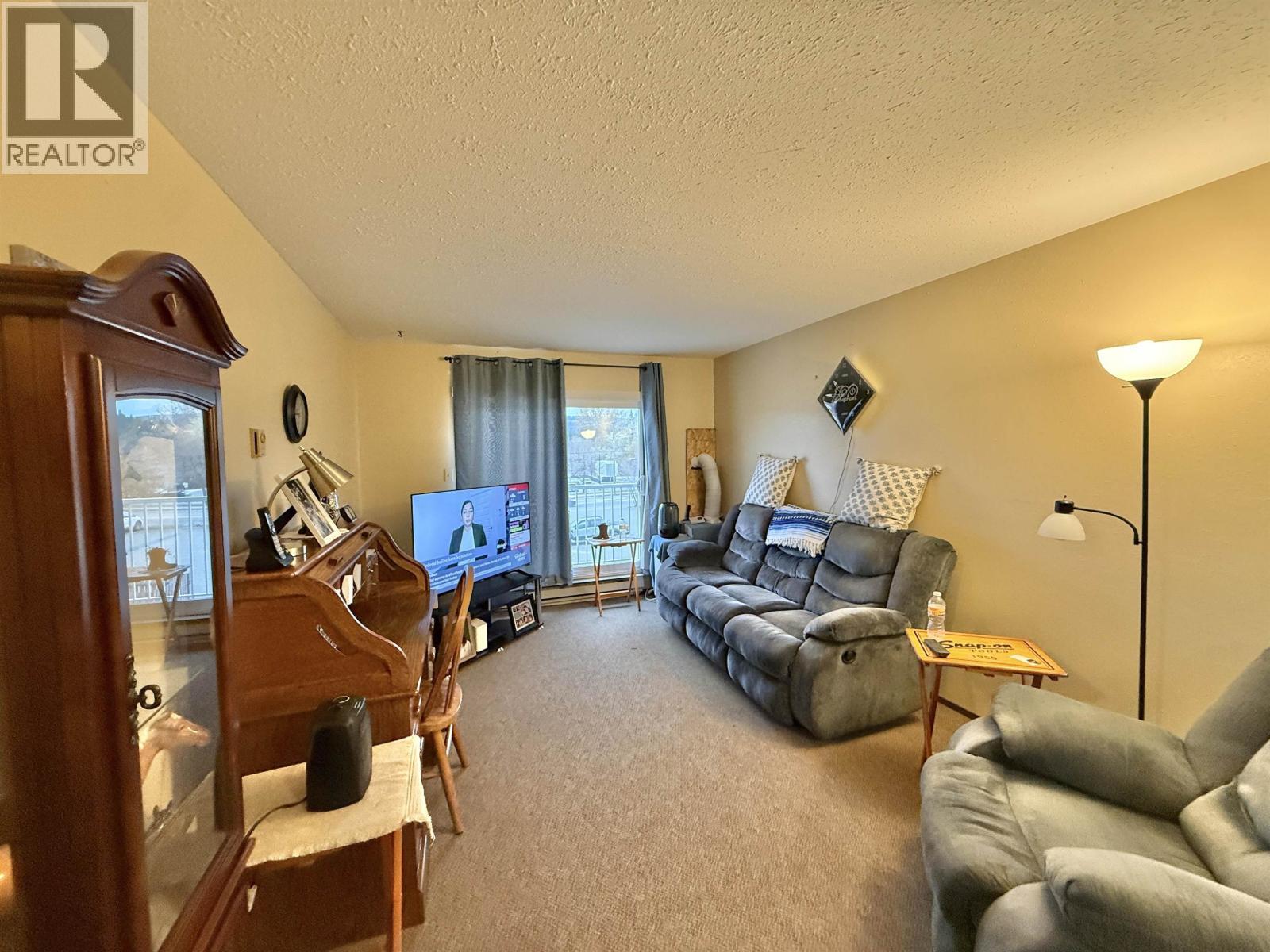 203 625 Reid Street, Quesnel, BC - Indoor Photo Showing Living Room