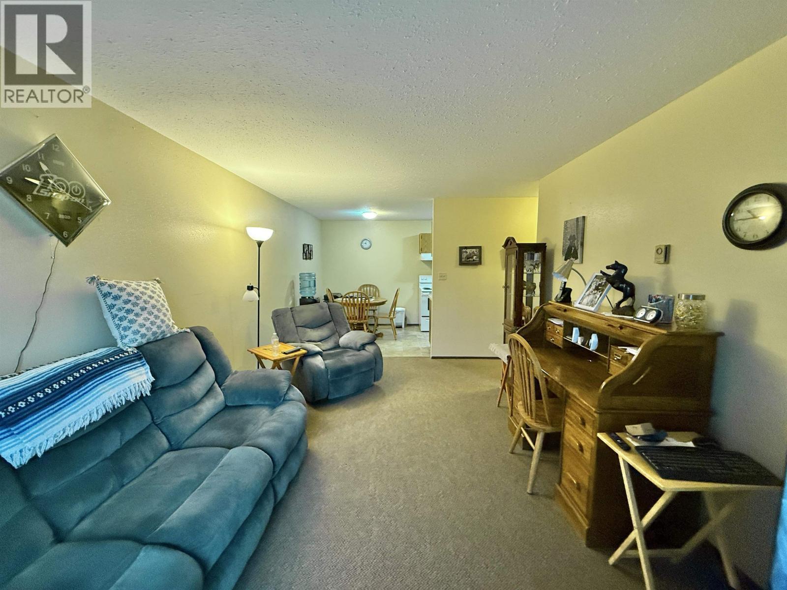 203 625 Reid Street, Quesnel, BC - Indoor Photo Showing Living Room