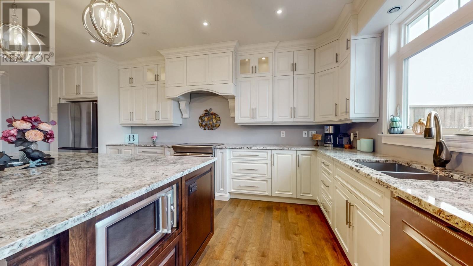 12 Bourne'S Close, Torbay, NL - Indoor Photo Showing Kitchen With Double Sink With Upgraded Kitchen