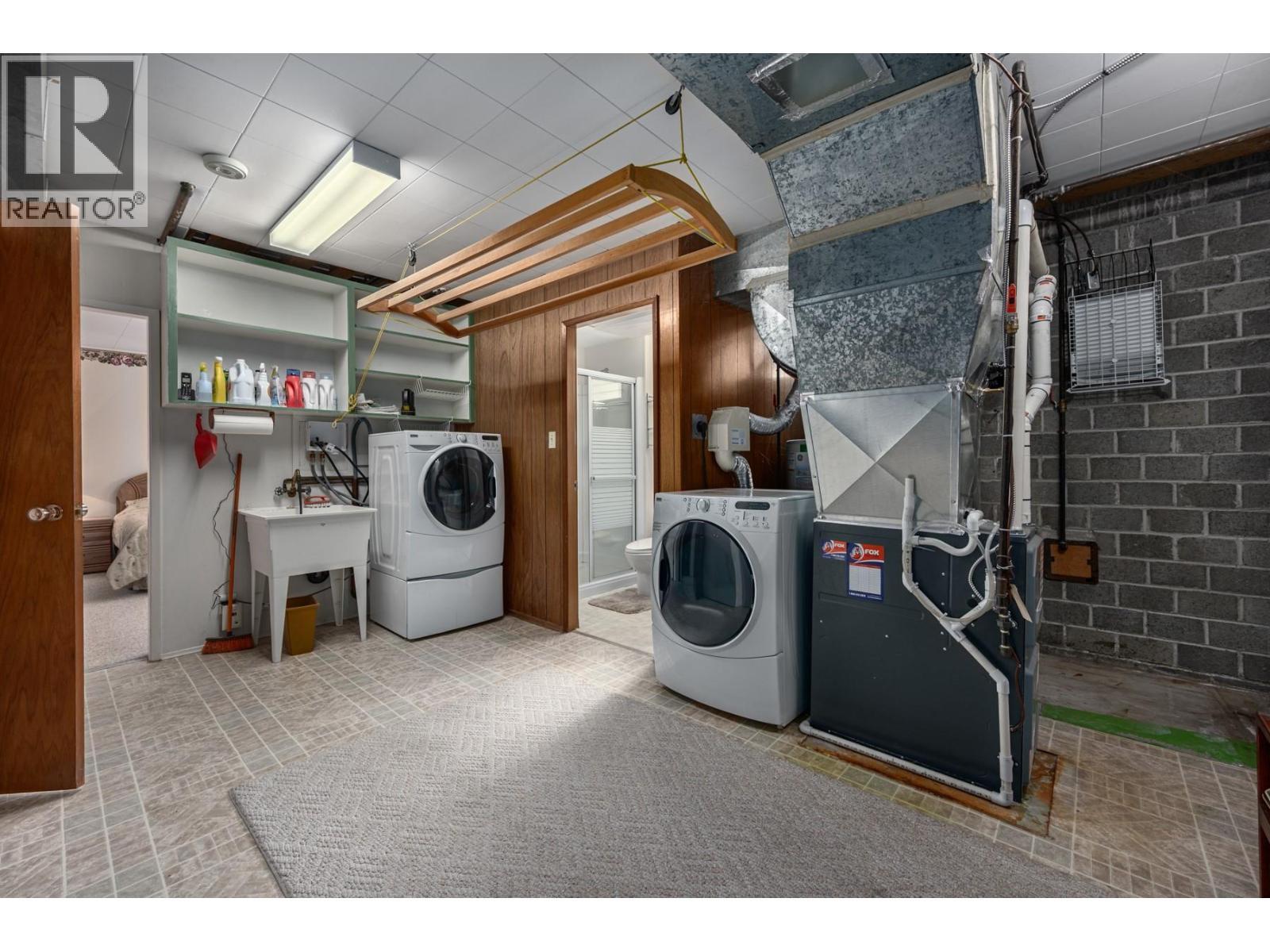 405 Macleod Lane, Ashcroft, BC - Indoor Photo Showing Laundry Room