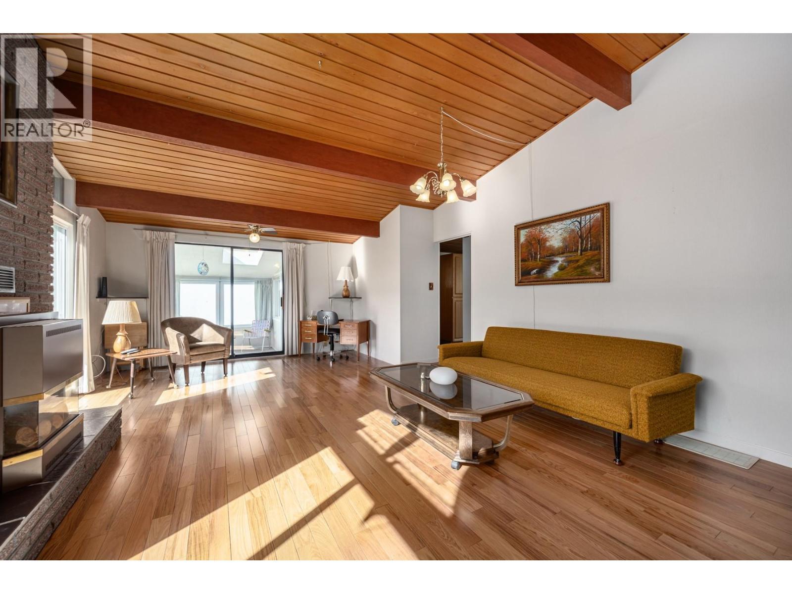 405 Macleod Lane, Ashcroft, BC - Indoor Photo Showing Living Room