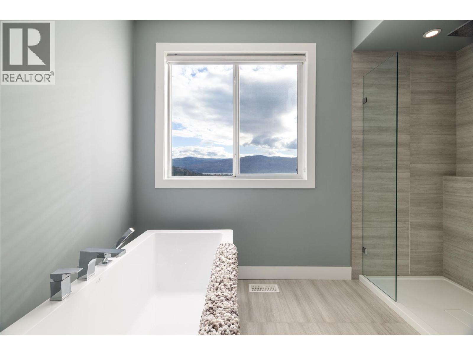 2363 Hawks Boulevard, West Kelowna, BC - Indoor Photo Showing Bathroom