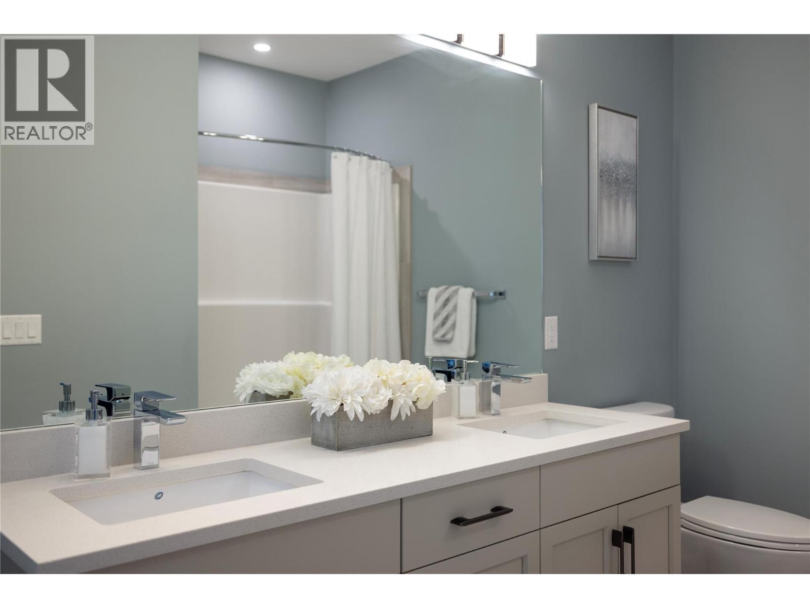 2363 Hawks Boulevard, West Kelowna, BC - Indoor Photo Showing Bathroom