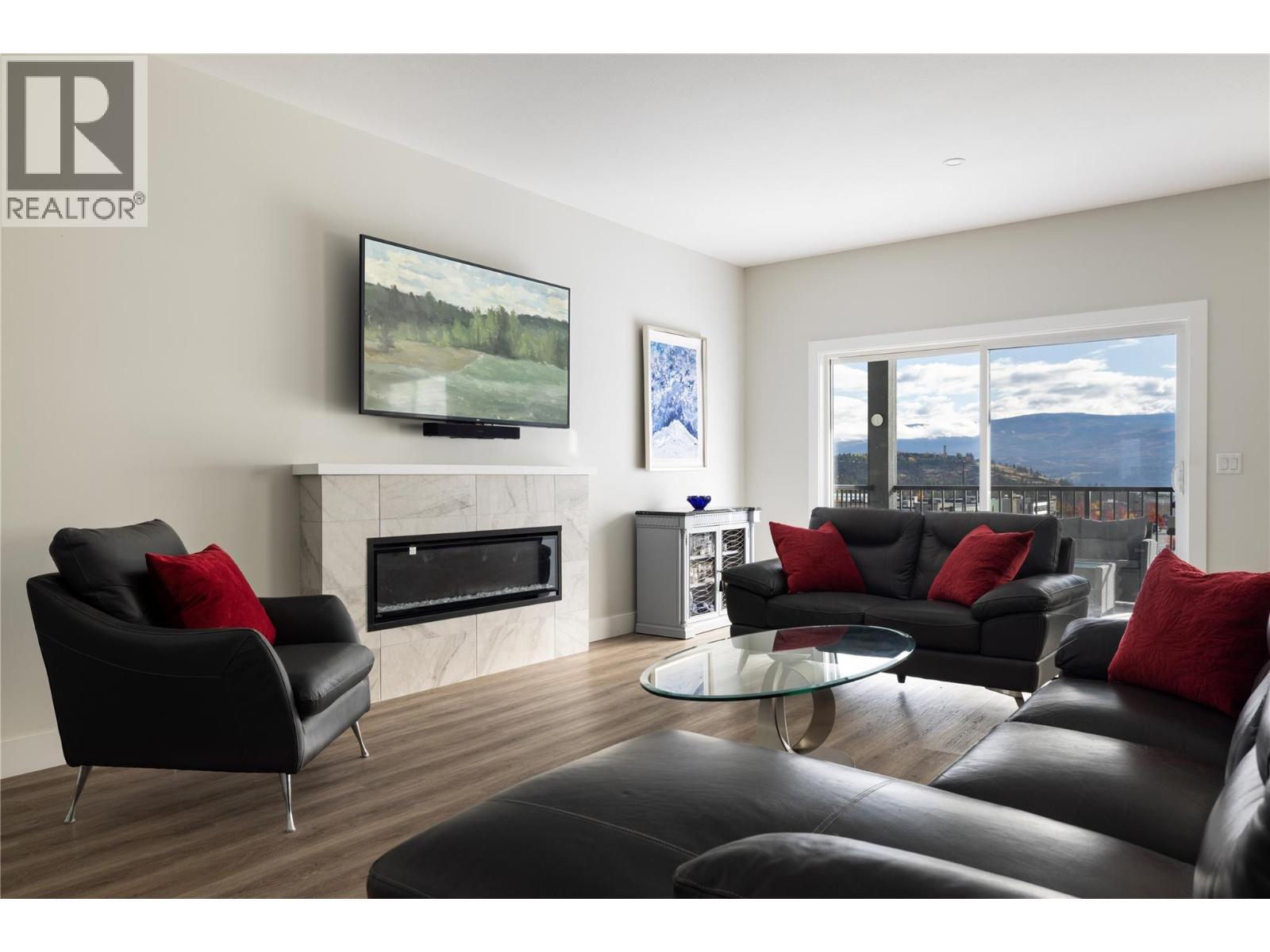 2363 Hawks Boulevard, West Kelowna, BC - Indoor Photo Showing Living Room With Fireplace