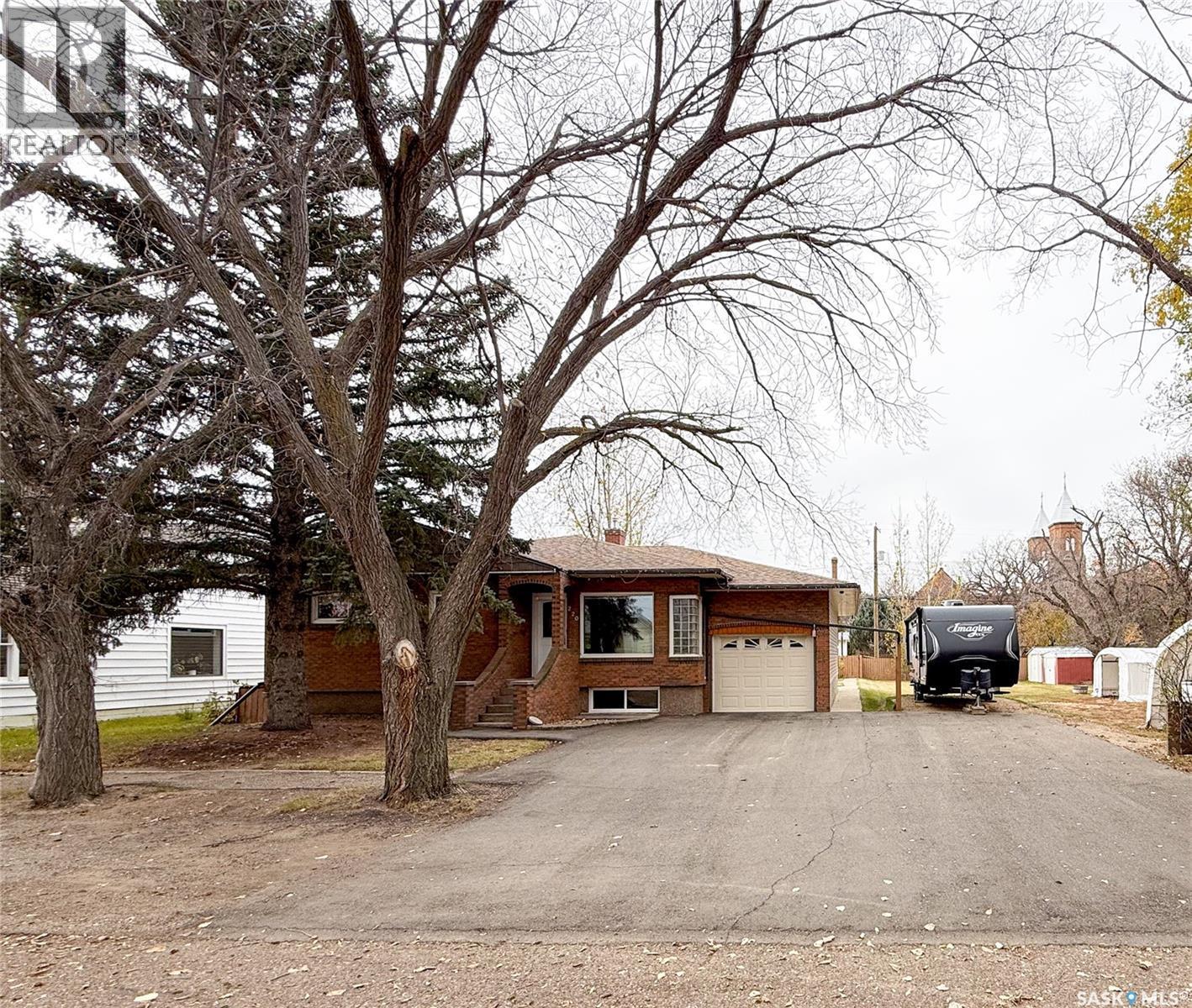 220 1St Street W, Ponteix, SK - Outdoor