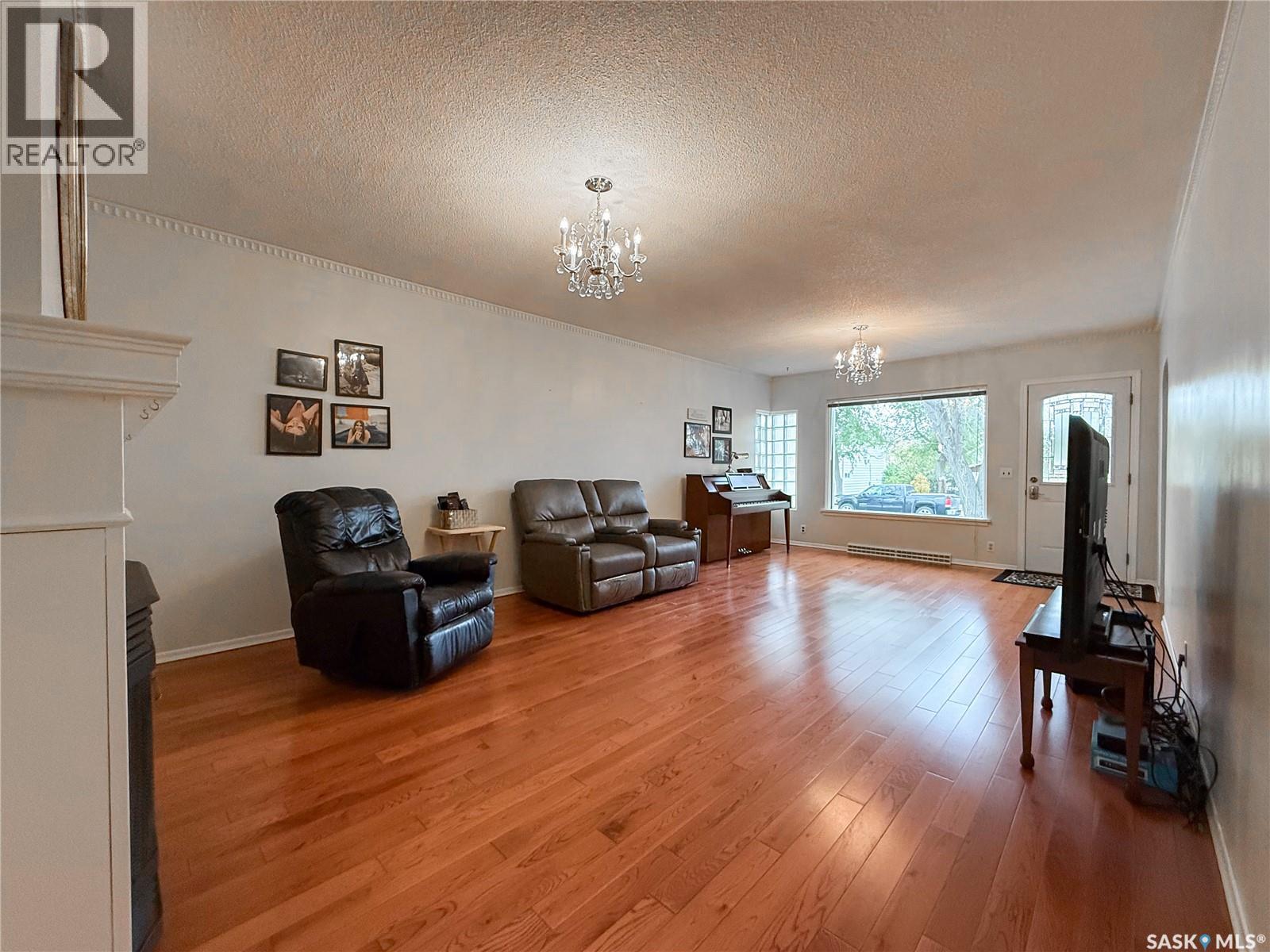220 1St Street W, Ponteix, SK - Indoor