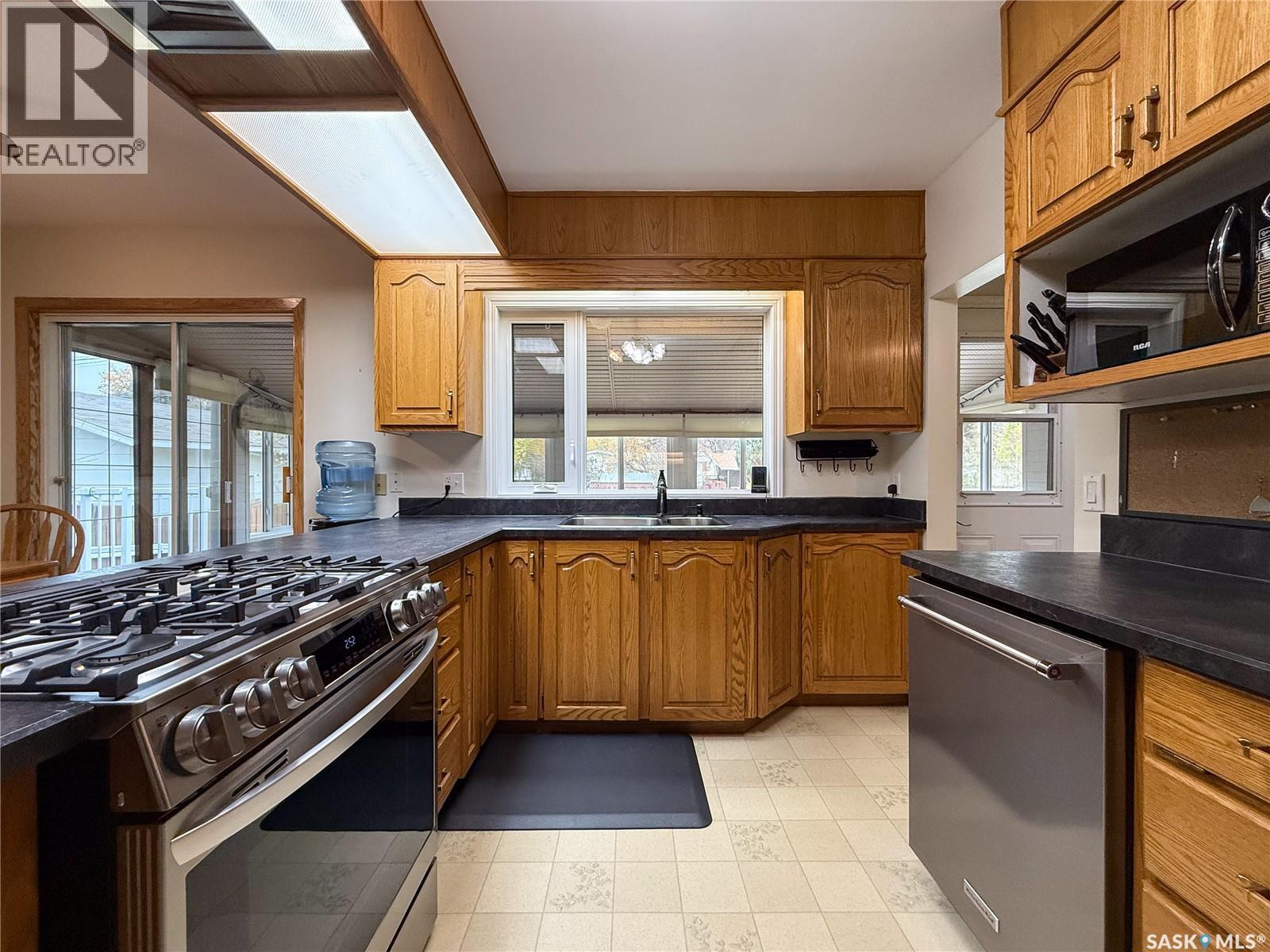 220 1St Street W, Ponteix, SK - Indoor Photo Showing Kitchen With Double Sink