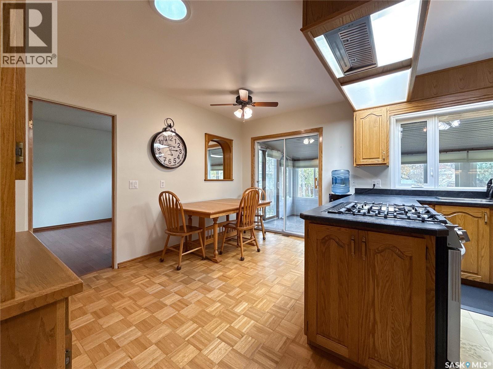220 1St Street W, Ponteix, SK - Indoor