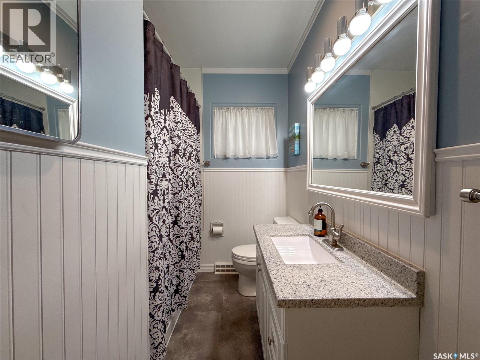 220 1St Street W, Ponteix, SK - Indoor Photo Showing Bathroom
