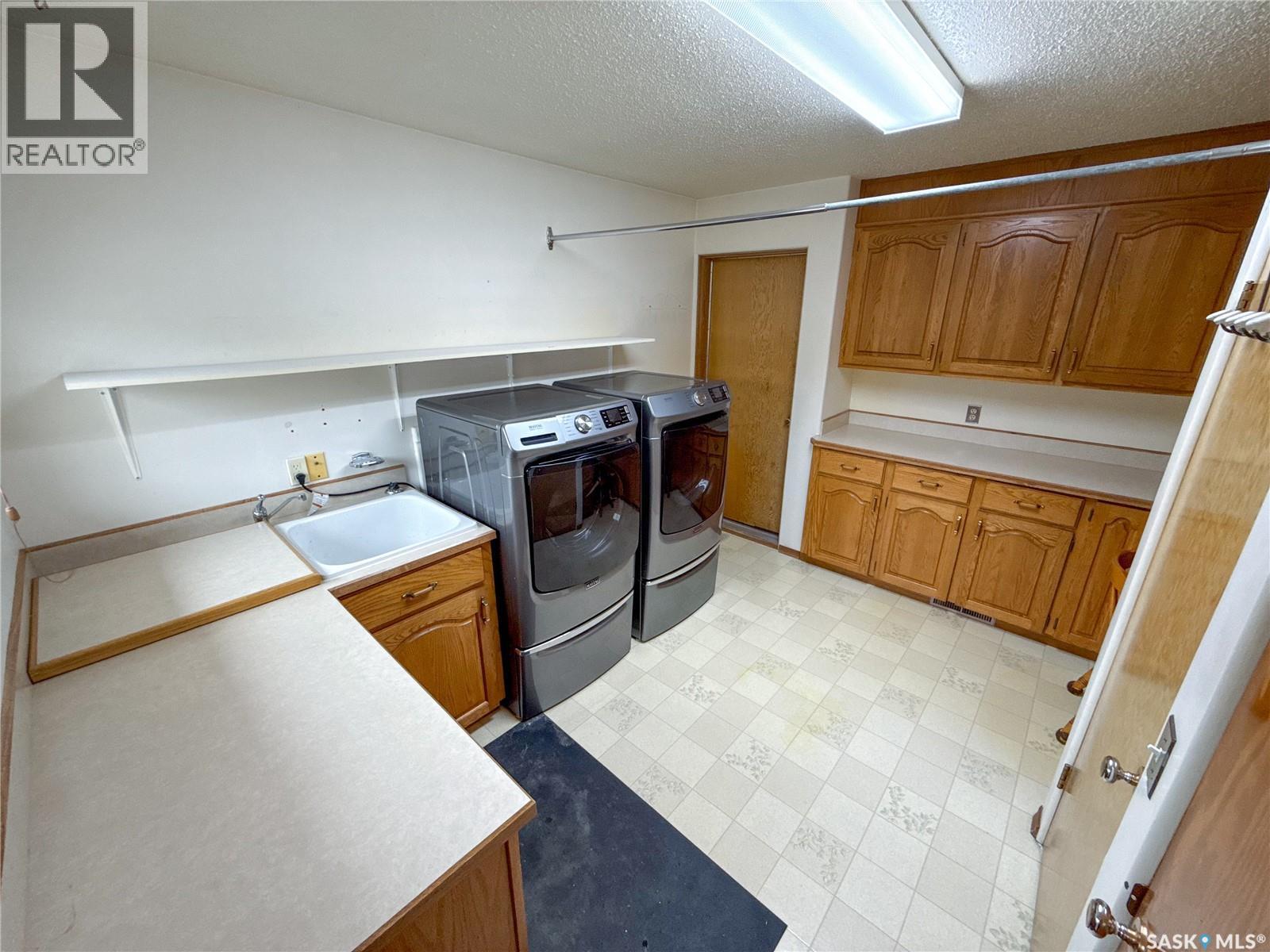220 1St Street W, Ponteix, SK - Indoor Photo Showing Laundry Room