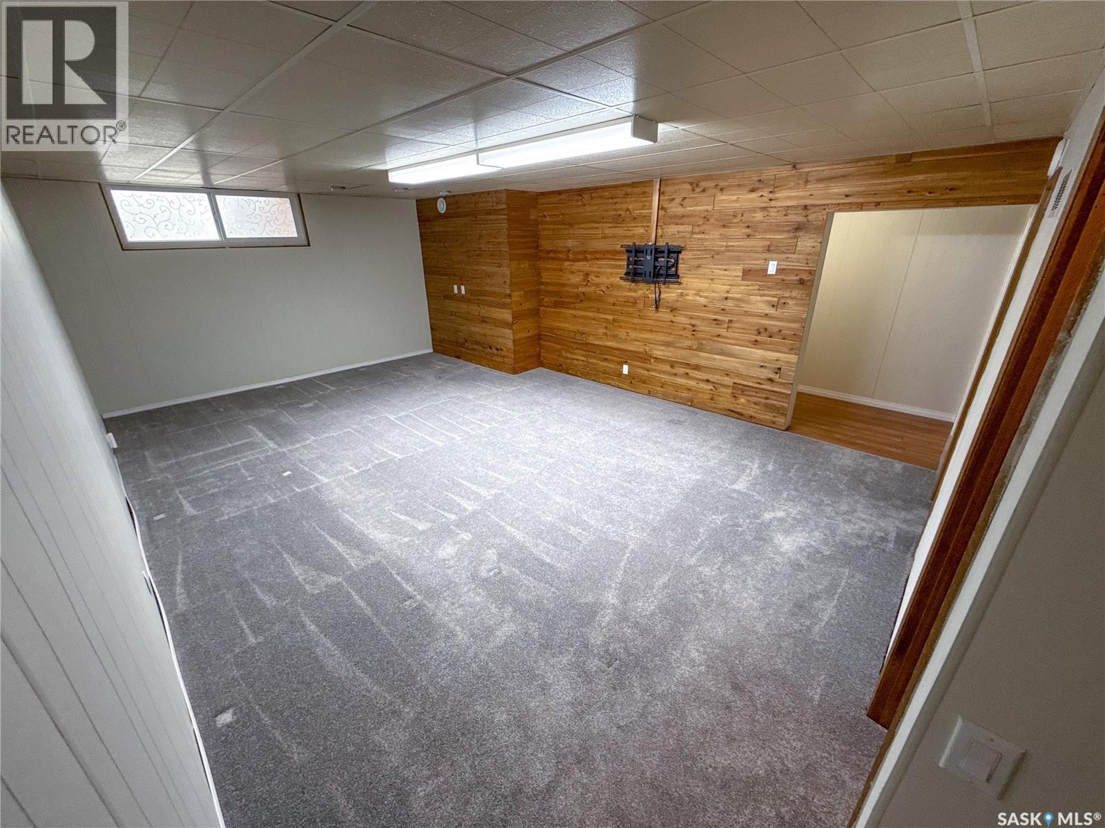 220 1St Street W, Ponteix, SK - Indoor