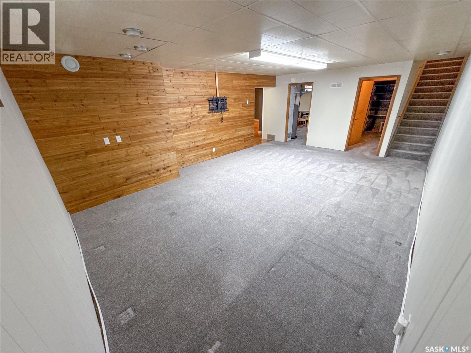 220 1St Street W, Ponteix, SK - Indoor