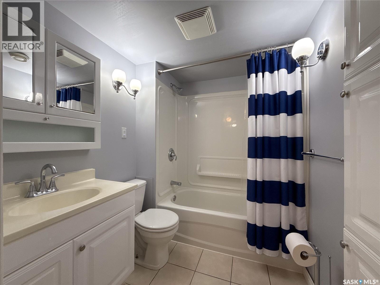 220 1St Street W, Ponteix, SK - Indoor Photo Showing Bathroom