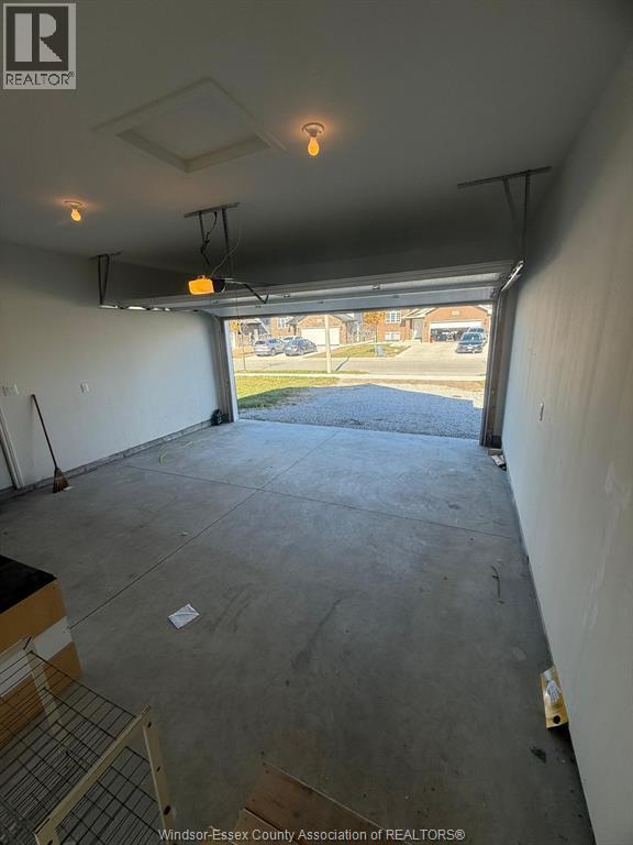 1178 Aspen Ridge Crescent Unit# Upper, Lakeshore, ON - Indoor Photo Showing Garage