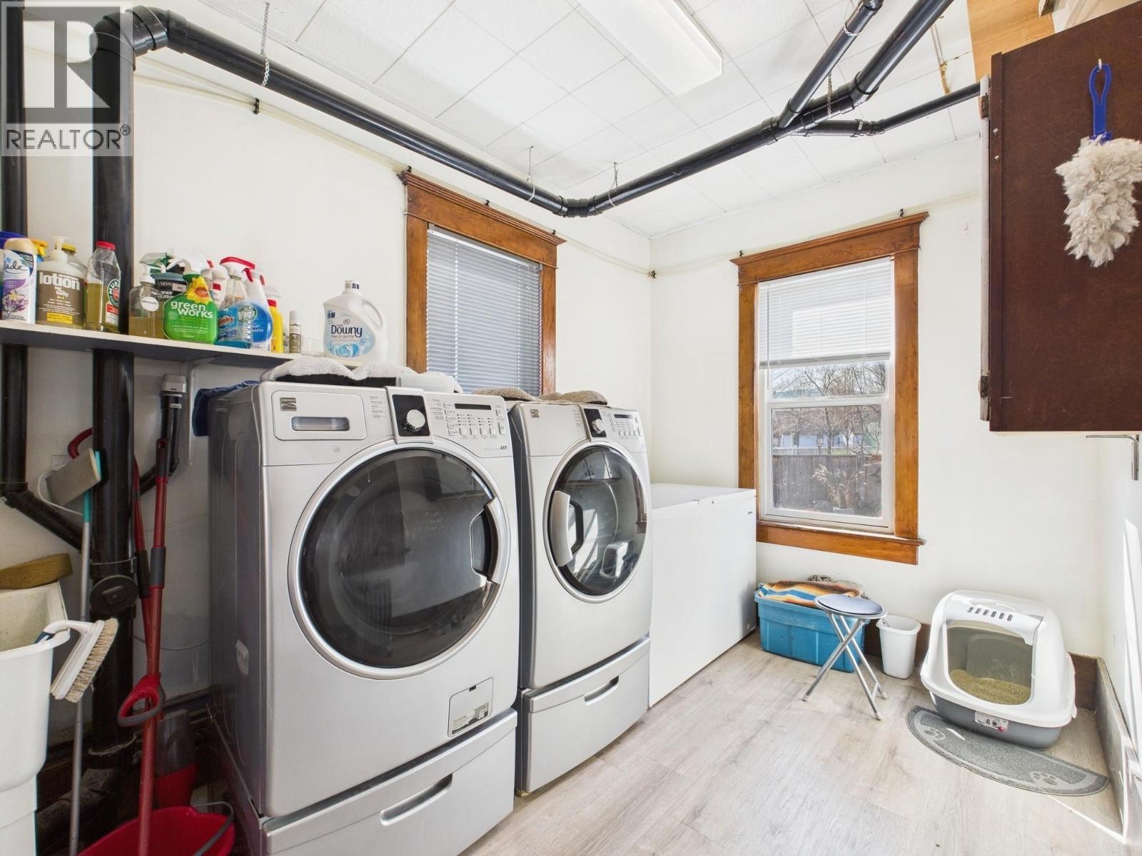 555 School Avenue, Oliver, BC - Indoor Photo Showing Laundry Room