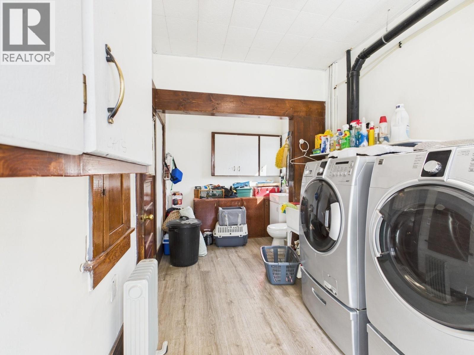 555 School Avenue, Oliver, BC - Indoor Photo Showing Laundry Room