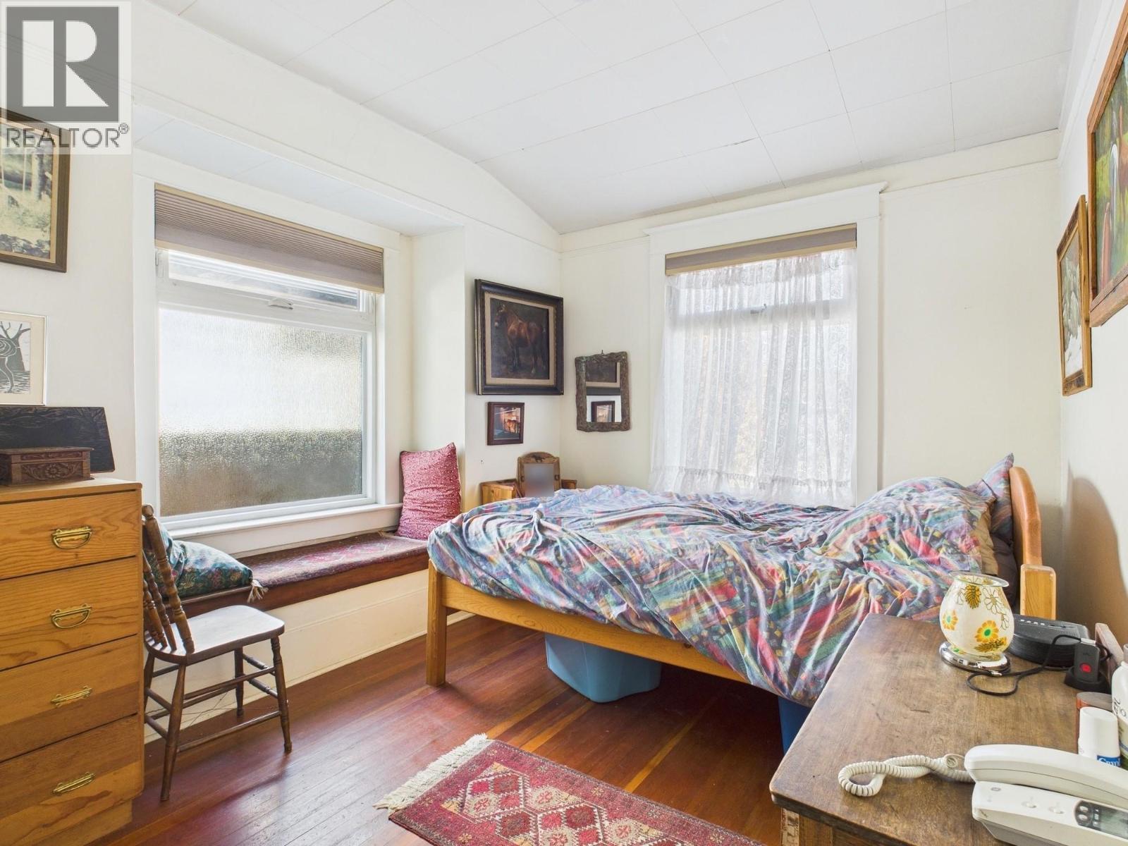 555 School Avenue, Oliver, BC - Indoor Photo Showing Bedroom