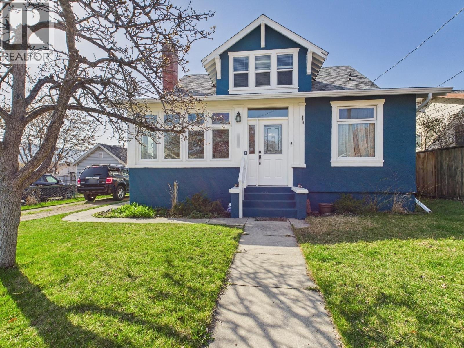 555 School Avenue, Oliver, BC - Outdoor With Facade