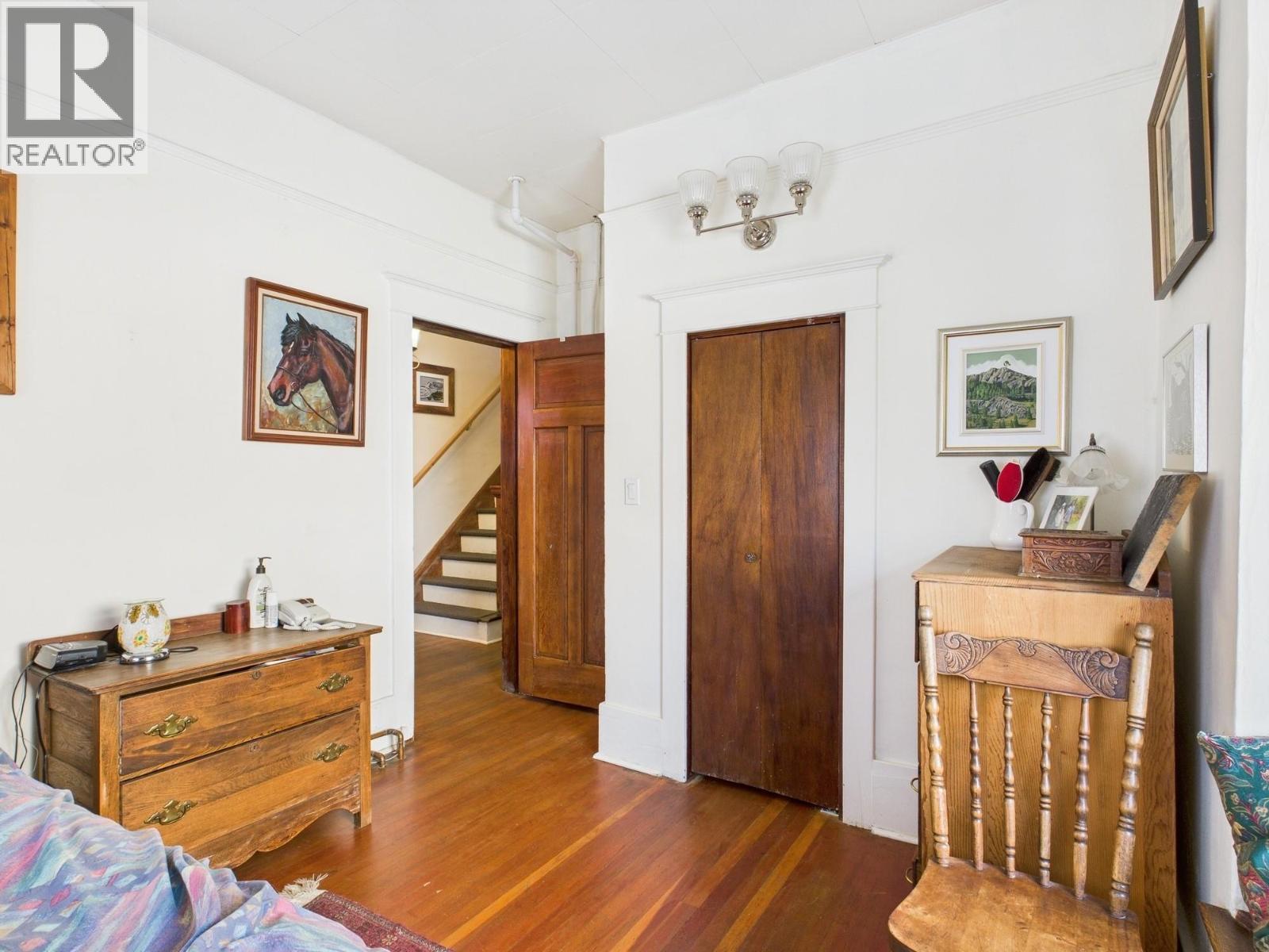 555 School Avenue, Oliver, BC - Indoor Photo Showing Bedroom