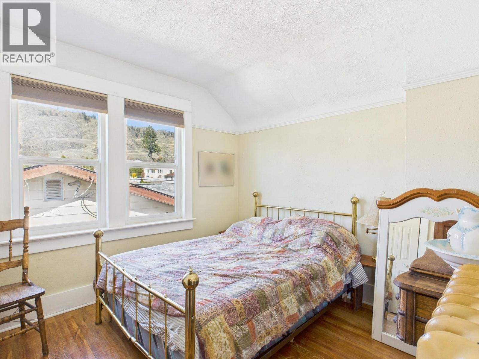555 School Avenue, Oliver, BC - Indoor Photo Showing Bedroom