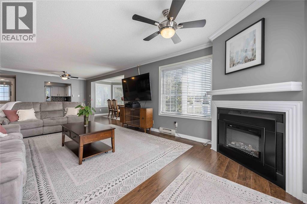 1520 Venetian Boulevard Unit# M101, Point Edward, ON - Indoor Photo Showing Living Room With Fireplace