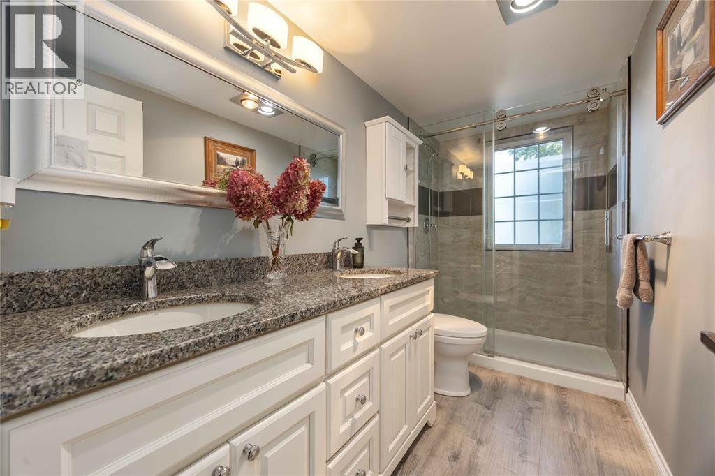 1520 Venetian Boulevard Unit# M101, Point Edward, ON - Indoor Photo Showing Bathroom