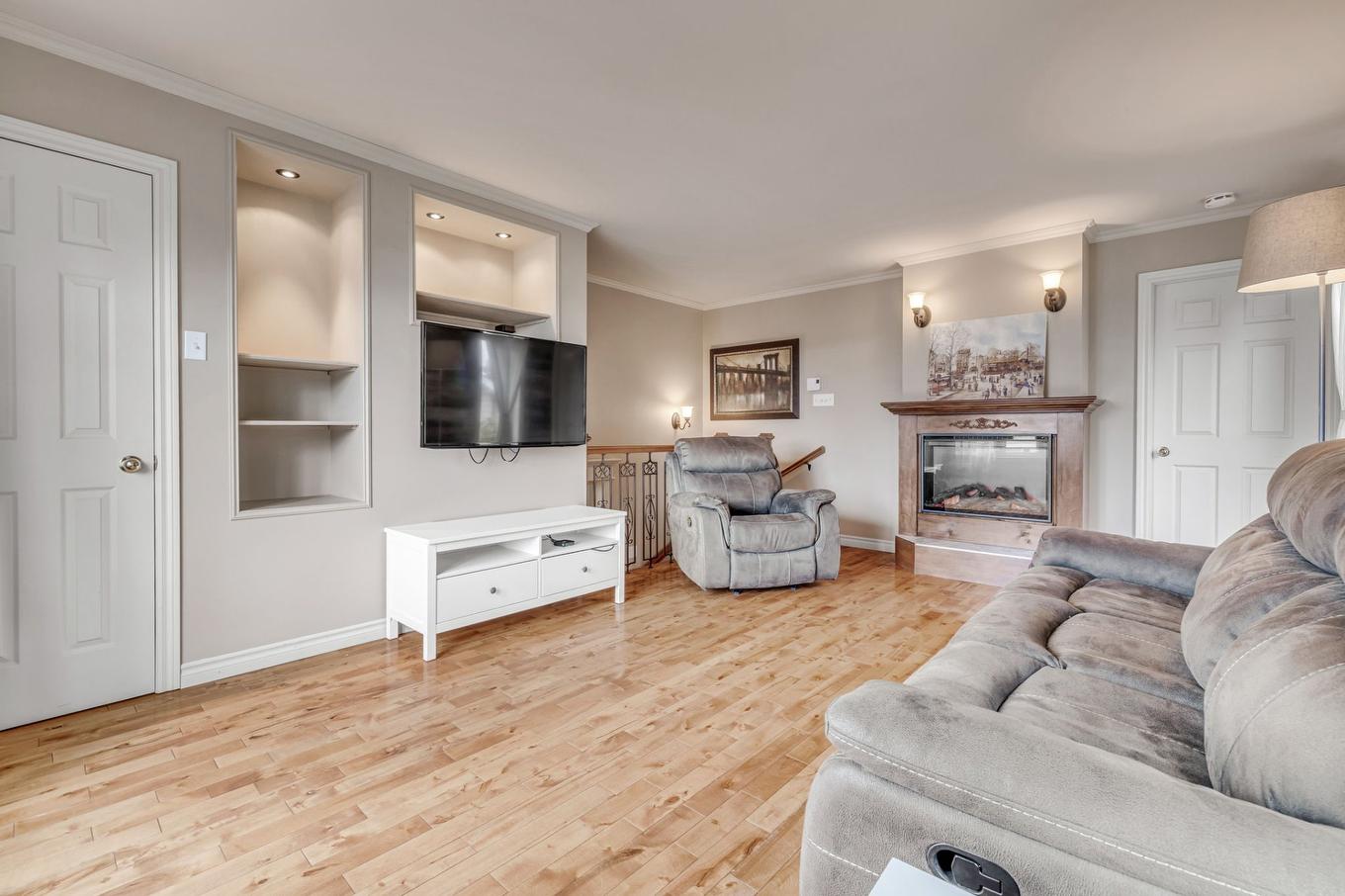 Salon - 25 Rue Grondin, Lévis (Les Chutes-De-La-Chaudière-Ouest), QC - Indoor Photo Showing Living Room With Fireplace