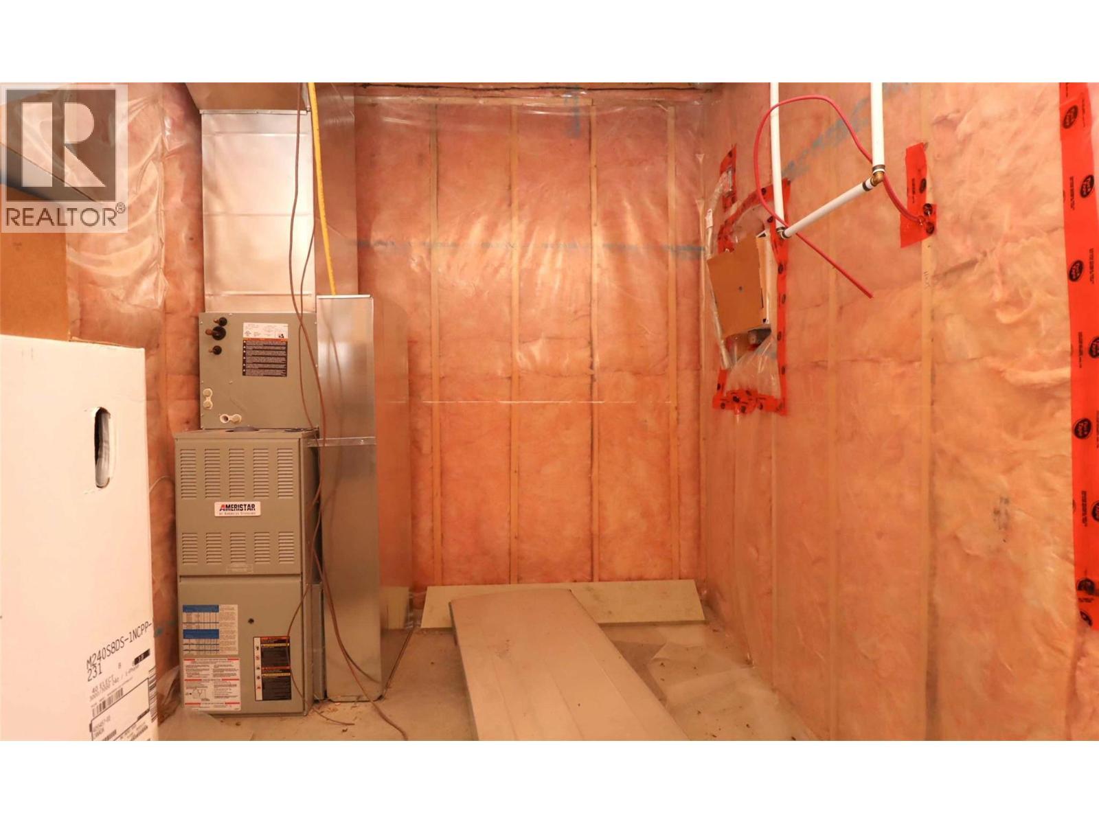 2633 Squilax Anglemont Road Unit# 140, Lee Creek, BC - Indoor Photo Showing Other Room