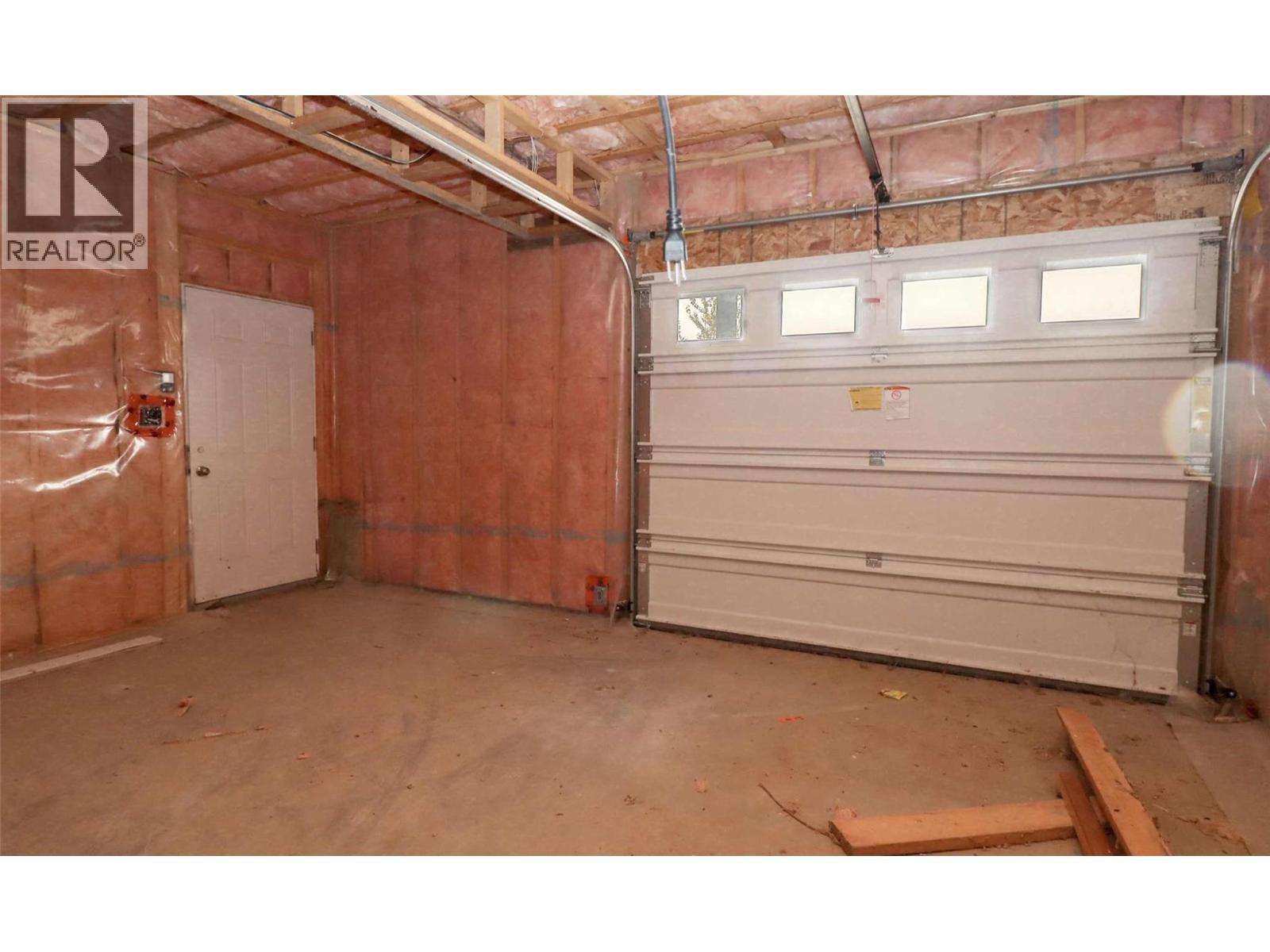 2633 Squilax Anglemont Road Unit# 140, Lee Creek, BC - Indoor Photo Showing Garage