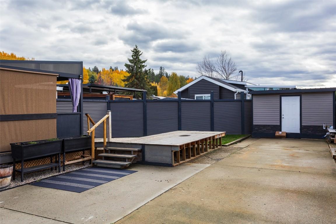 332-415 Commonwealth Road, Kelowna, BC - Outdoor