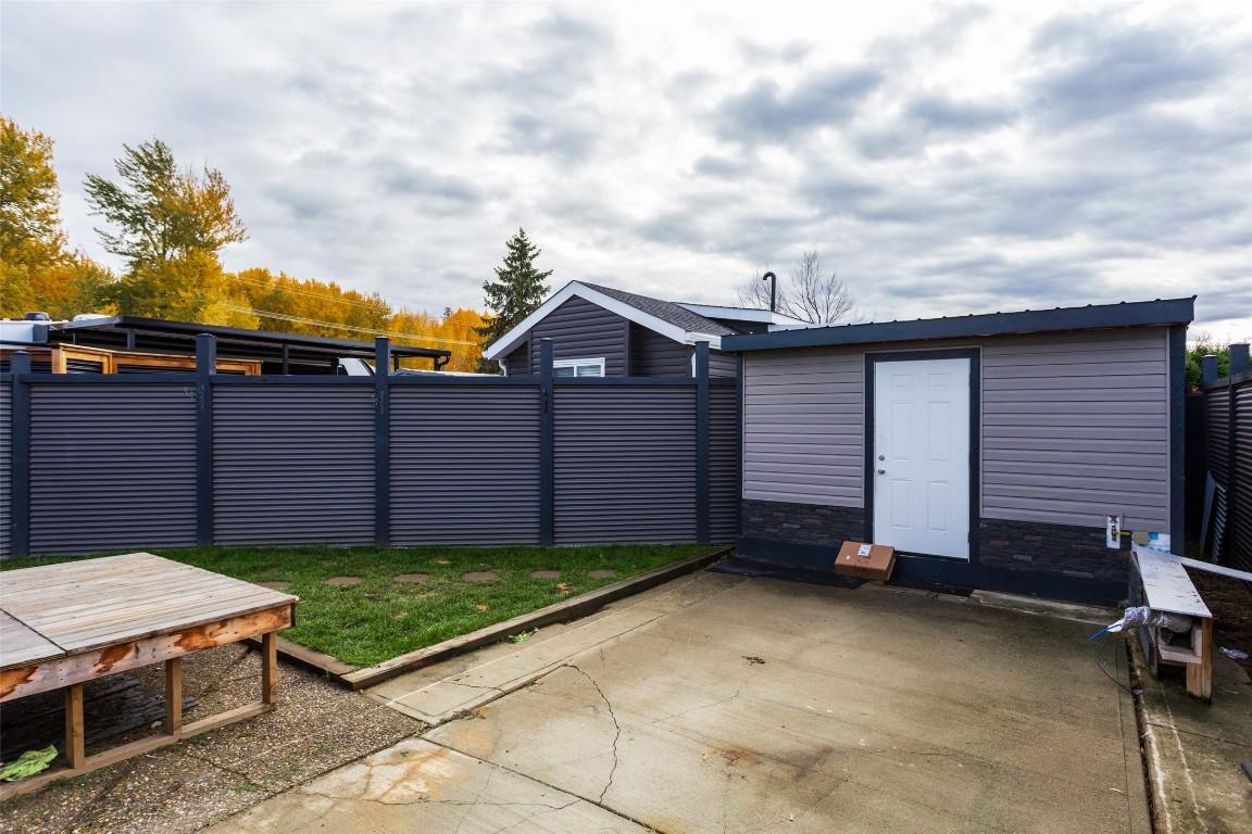 332-415 Commonwealth Road, Kelowna, BC - Outdoor